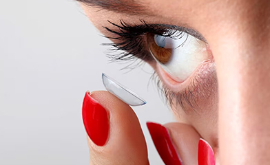 Was ist besser: Fassungsbrille oder Kontaktlinsen?