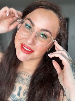 Besonders gut gefällt mir die seitliche Gestaltung der Brille, die seh1