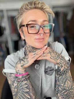 Der Retro-Stil ist nach wie vor sehr beliebt! Diese Brille passt perfe0