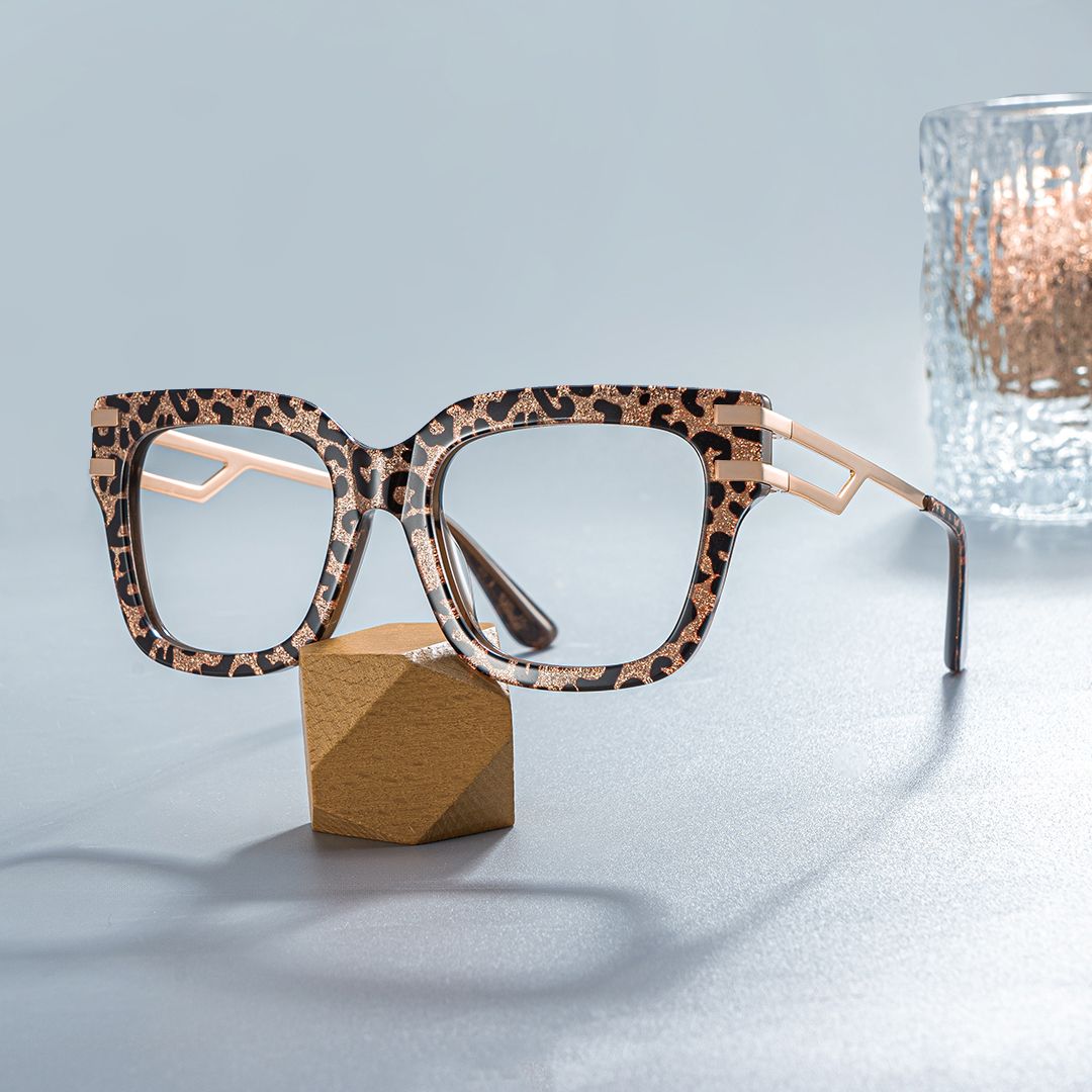 Lidia Braun-Leo Quadratisch Gemischte-Materialien Brille2