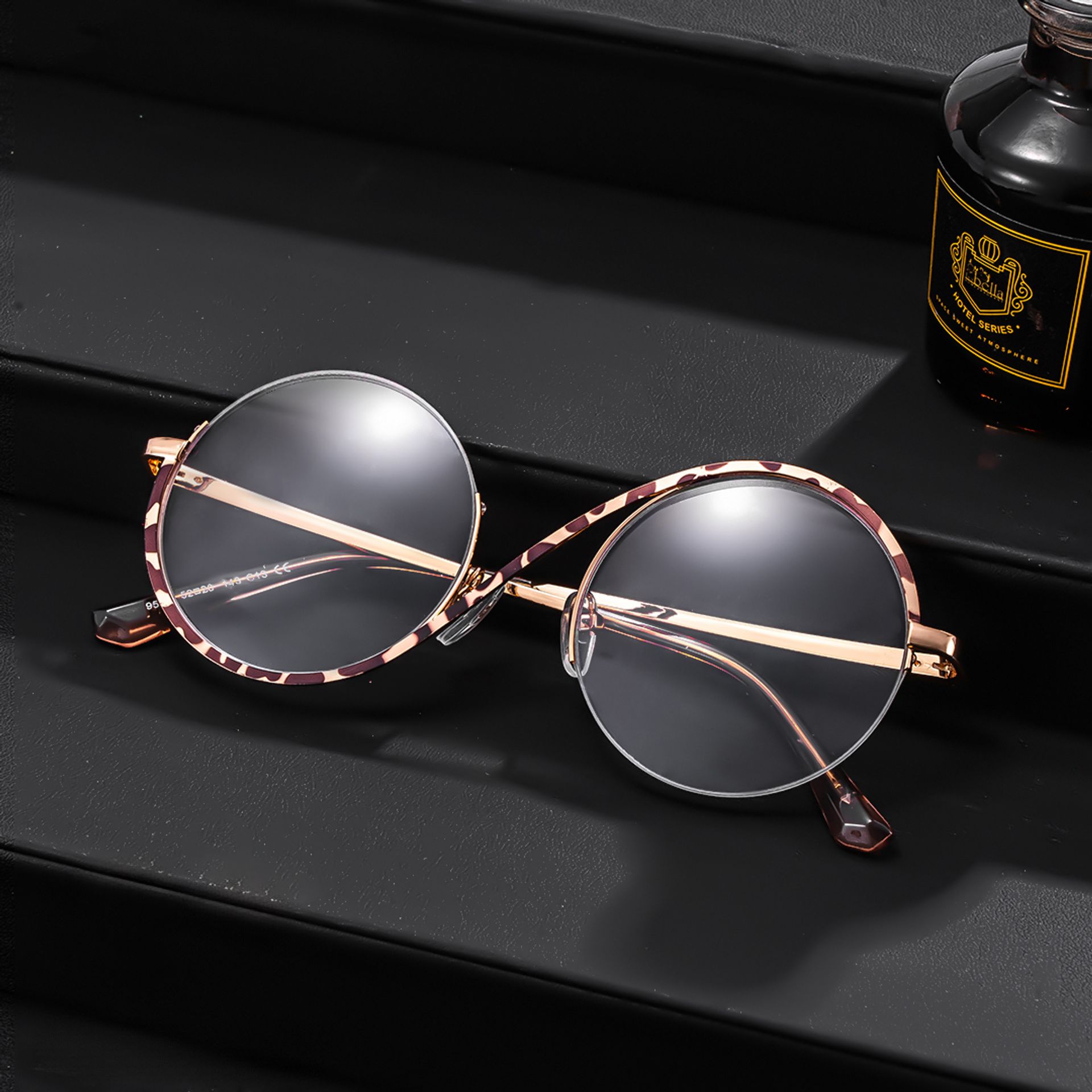 Alina Schwarz-Tortoise Rund Wicked Brille1