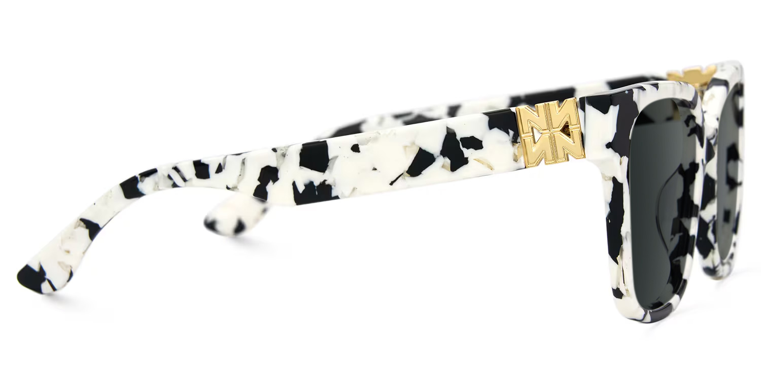 Kerri Kuhmuster Quadratisch Brille2