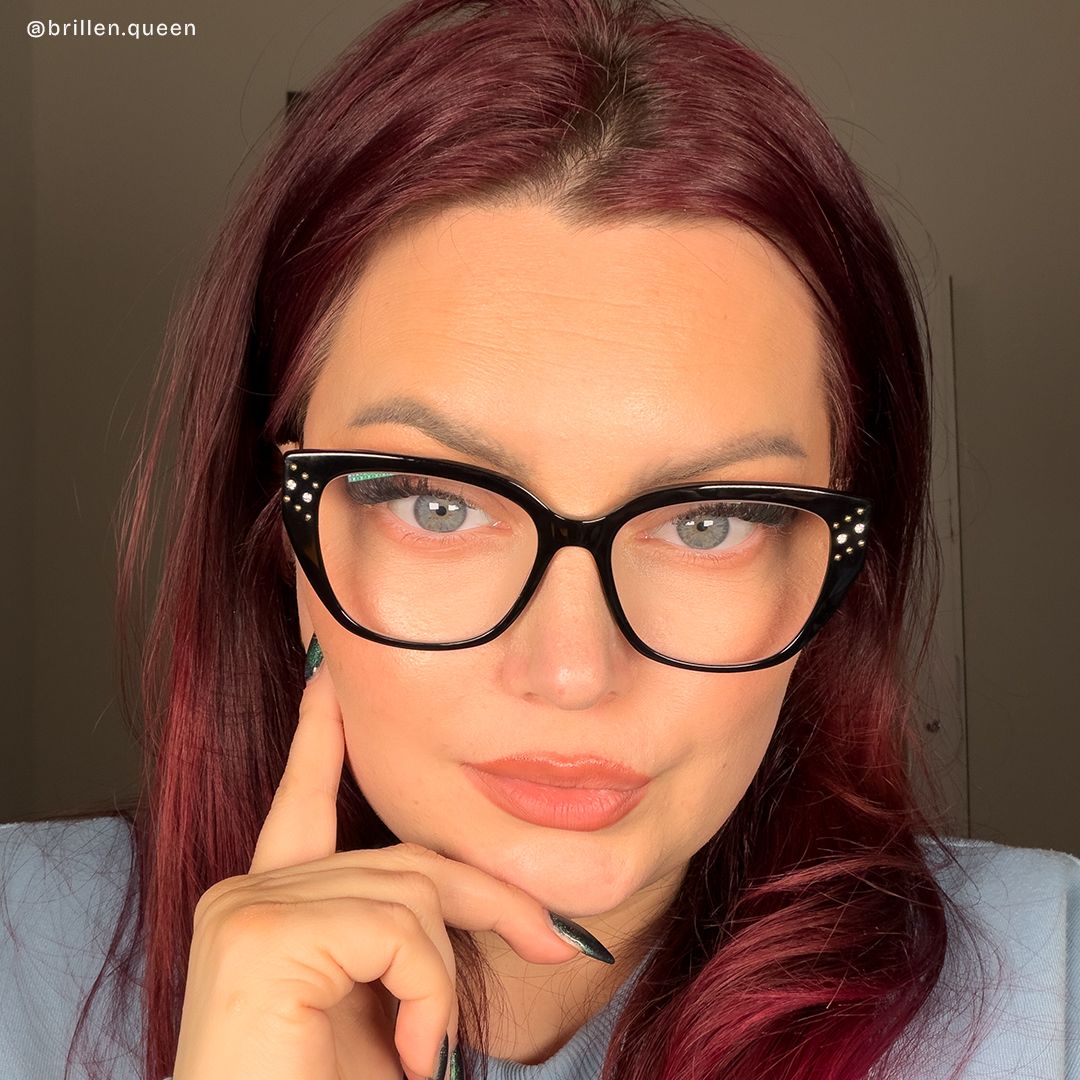 Alma Schwarz Schmetterling Brille9