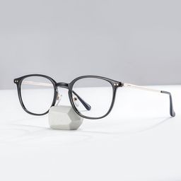Mira Schwarz Oval Brille1