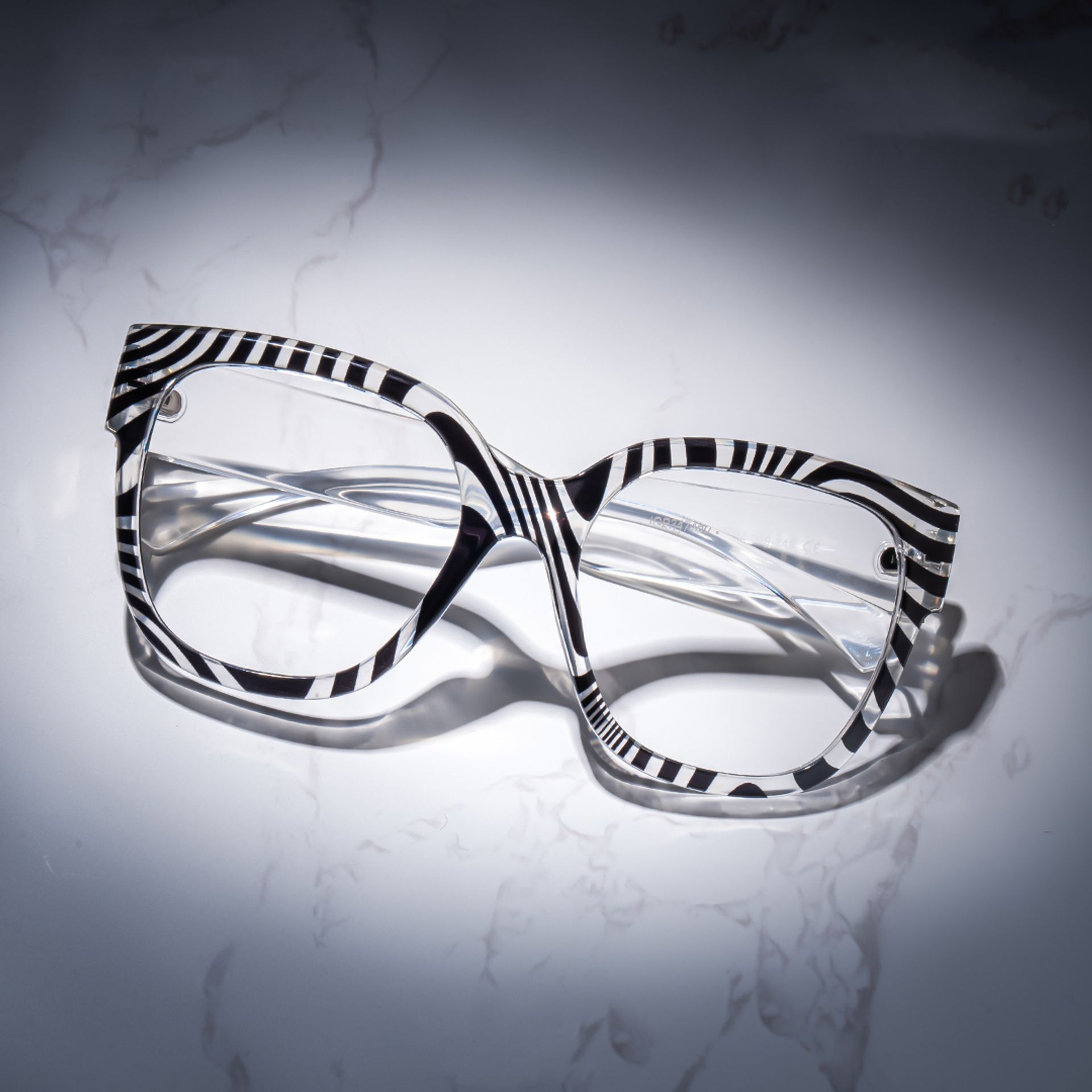 Trisha Schwarz-Weiß Quadratisch Brille2