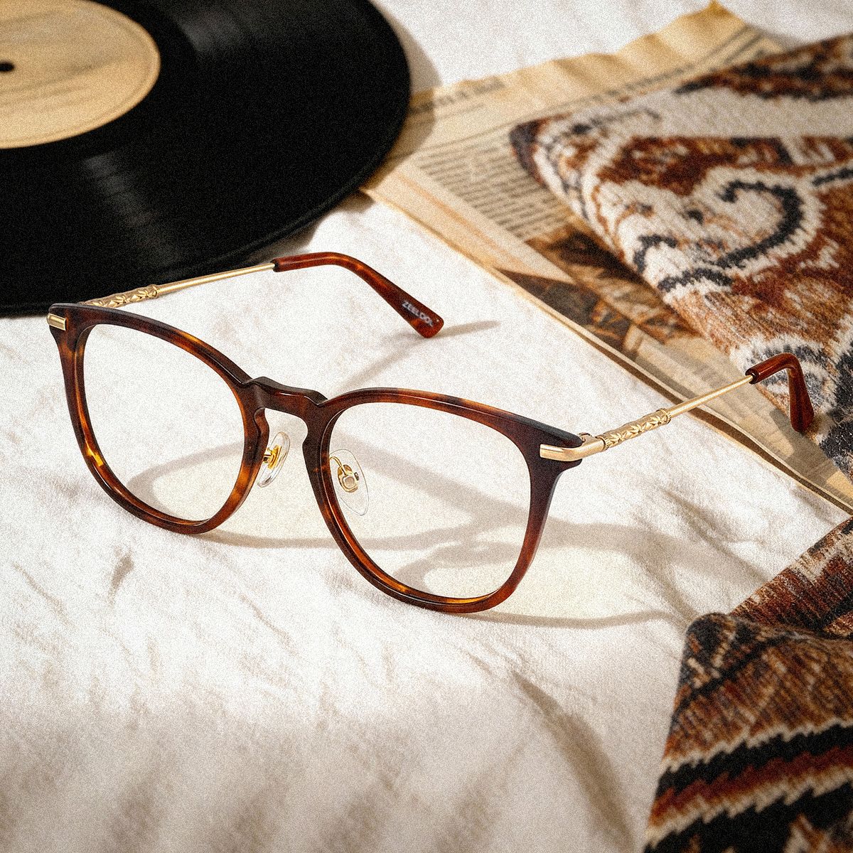 Laura Tortoise Quadratisch Brille1