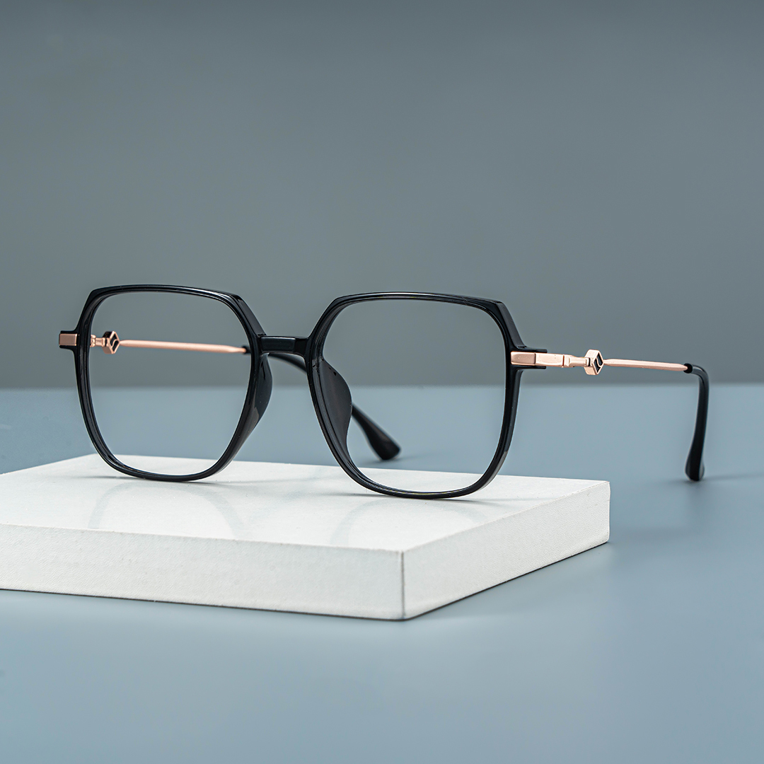Betsey Schwarz Quadratisch Brille1