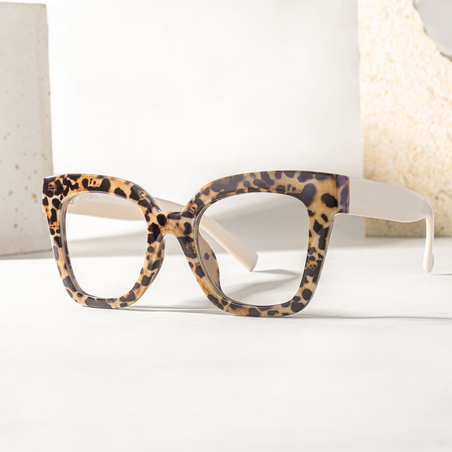 Malcolm Braun Rechteckig Brille1