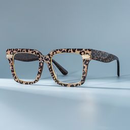 Taylor Braun-Leo Quadratisch Brille1