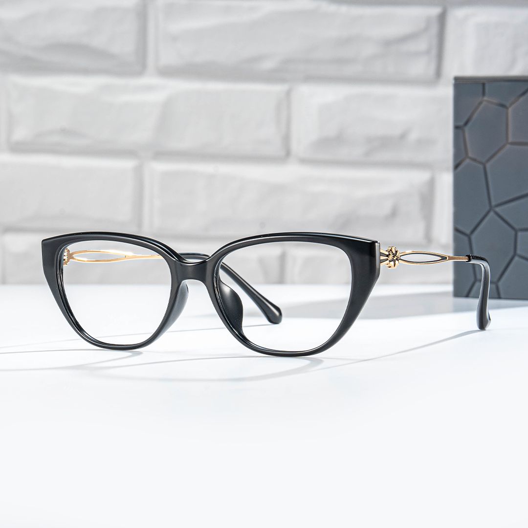 Anna Schwarz Schmetterling Brille2