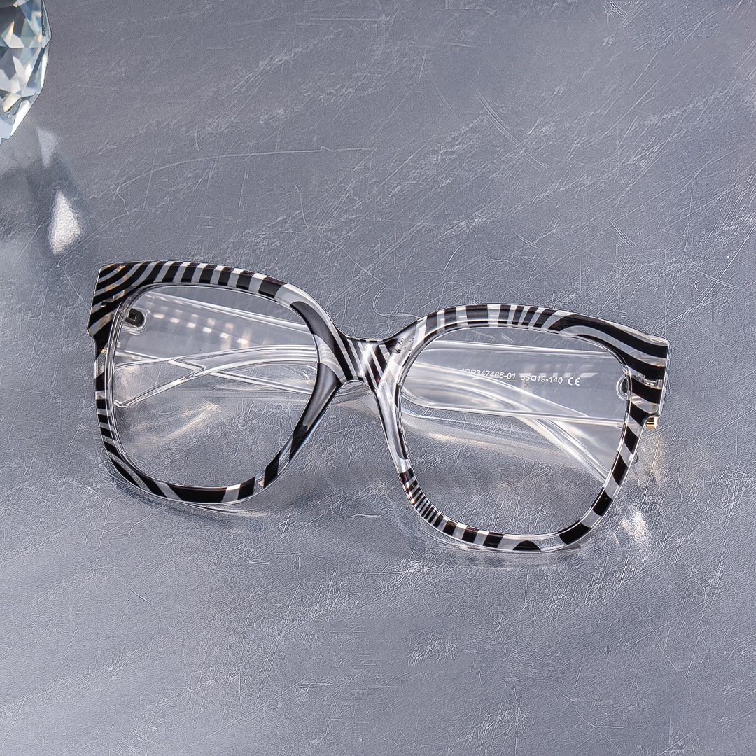 Trisha Schwarz-Weiß Quadratisch Brille1