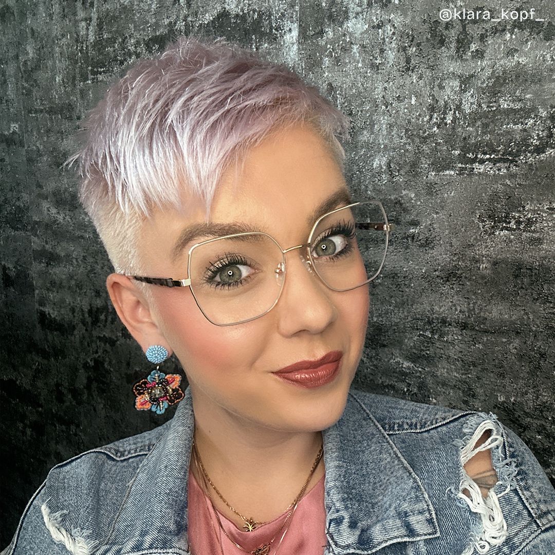 Ich bin wirklich zufrieden mit meiner neuen Brille Sie sieht toll aus 