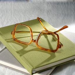 Beatrice Gelb Rechteckig Brille1