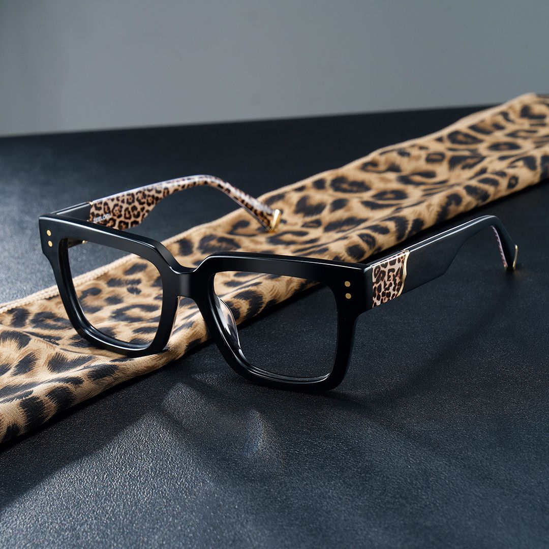 Caius Schwarz Quadratisch Brille1