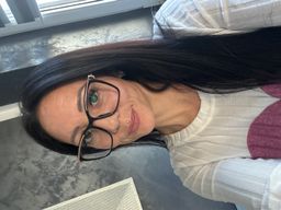 Schöne große Gläser 
Das dezente Gold dabei macht die Brille zu eine s0