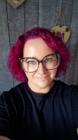 Diese Brille ist sehr schön, mit dezenten Leomuster.0