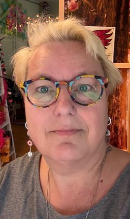 Ich bin mega begeistert, die Brille passt einfasch perfekt. Das ist sc0