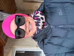 Diese Brille ist nichts für graue Mäuse sondern fällt wirklich auf. Di0