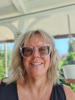 Die Brille war tatsächlich einen Tag früher hier (somit 5Tage). Obwohl2