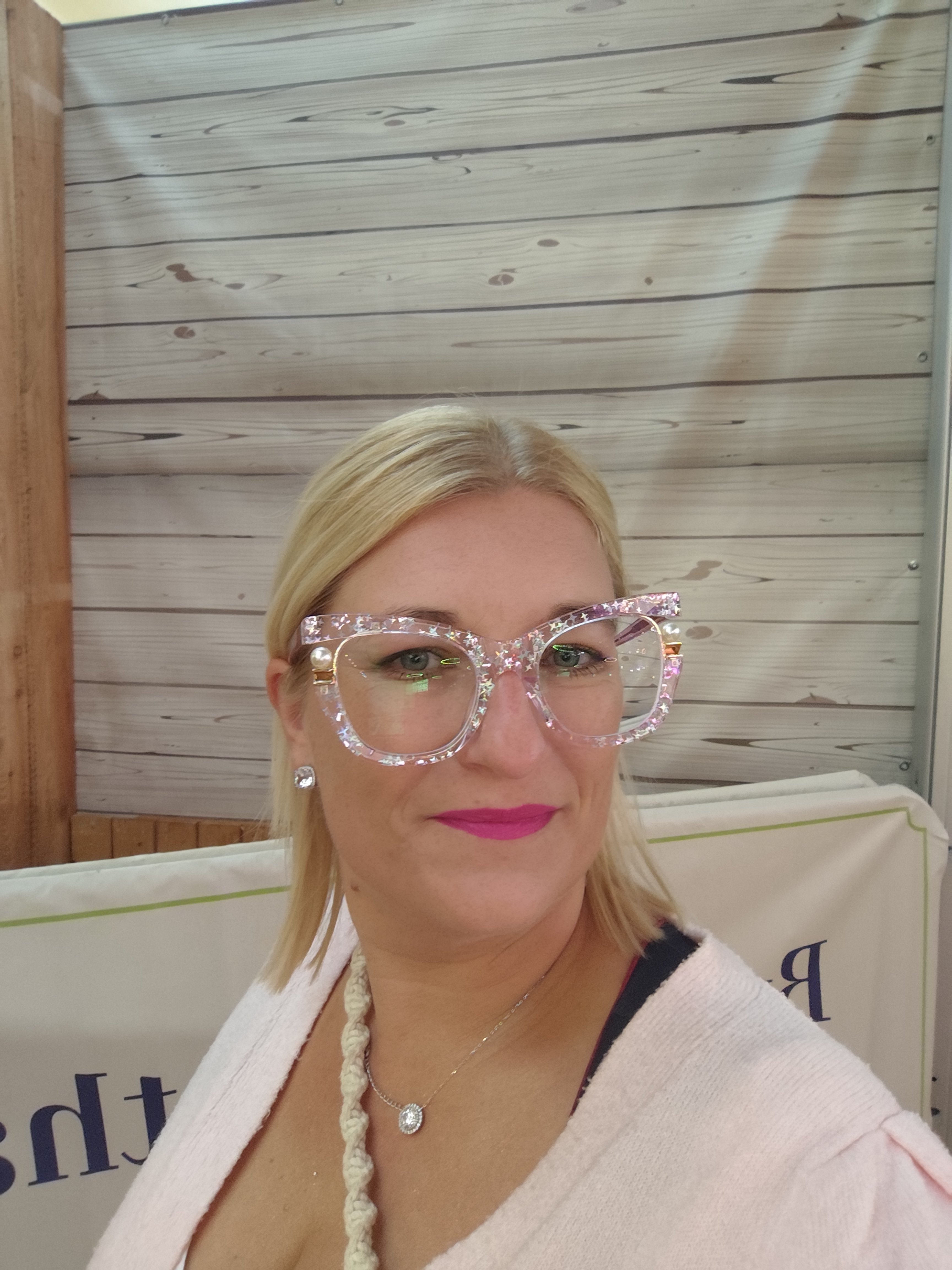 Einfach eine tolle Brille..sitzt super und fällt auf jeden Fall auf0