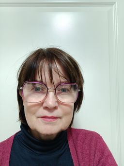 Die Farbe ist toll und der Rahmen liegt gut auf der Nase. Die Gleitsic0