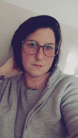 Wunderschöne Brille und sehr gute Qualität. Passt von der Sehstärke un0