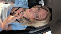 Super schönes Modell und dieser Glitzer am Rand 😍0