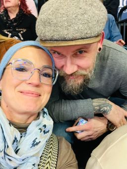 Ich liebe diese Brille, weil sie stylisch und sehr leicht ist und über1