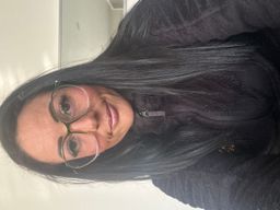 Ich mag die Farbe vom leichten Grün, die Brille ist groß und lässt sic1