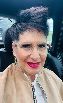 Das ist so ca. die sechste Brille 🤗
Sehr edel und super zu tragen. Fr0