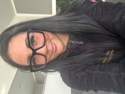 Mega Design, ich liebe das eckige Model 
Die goldenen Bügel dazu 

Ein1