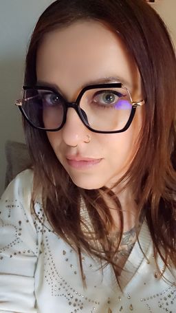 I like it, it's cool and edgy! I love the gold detail on the top sides0