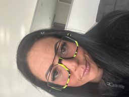 Ich liebe das Pilotenartige Design, 

Dazu die grelle Farbe von gelb /2