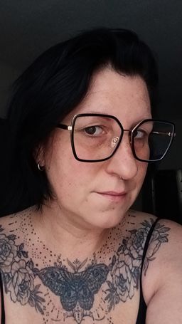 Wunderschöne Brille und sehr gute Qualität. Passt von der Sehstärke un0