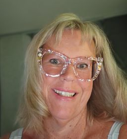 Die Brille war tatsächlich einen Tag früher hier (somit 5Tage). Obwohl1