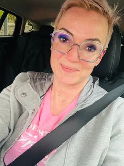 Ich liebe diese Brille, weil sie stylisch und sehr leicht ist und über0