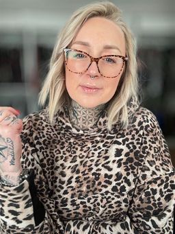 Die Brille ist leicht und gut zu tragen!0