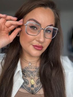 Das ist die silberne Brille, die ich wollte!1