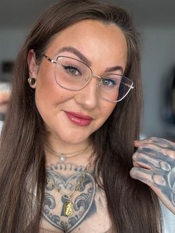 Die Brille ist leicht und stressfrei zu tragen.2