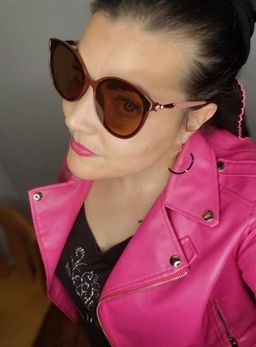 Die rosa Bügel mit dem Steinchen so toll0