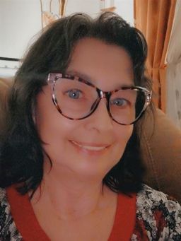 Eine hübsche Brille, sie sitzt perfekt und steht mir gut.0