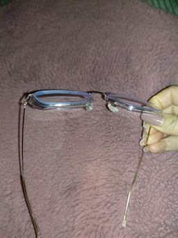 Sehr schöne Transparenzgestell Brille.
Das Gestell mit Rose Blitz opt0