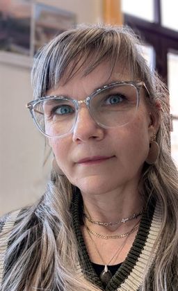 Das Gestell glitzert wie ein Eiskristall. Es sieht wirklich toll und a1