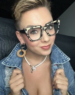 Die Brille mit dem wilden Leopardenmuster ist so cool!0