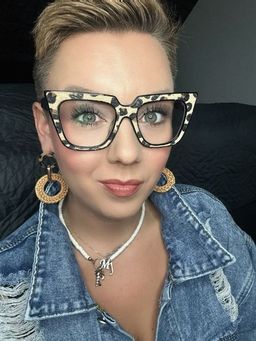 Die Brille mit dem wilden Leopardenmuster ist so cool!2