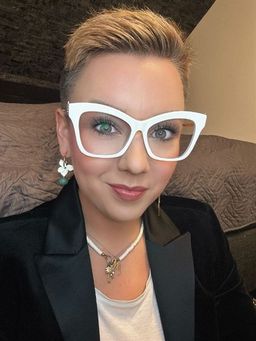Diese Brille ist super schick und definitiv eine tolle Bereicherung de1