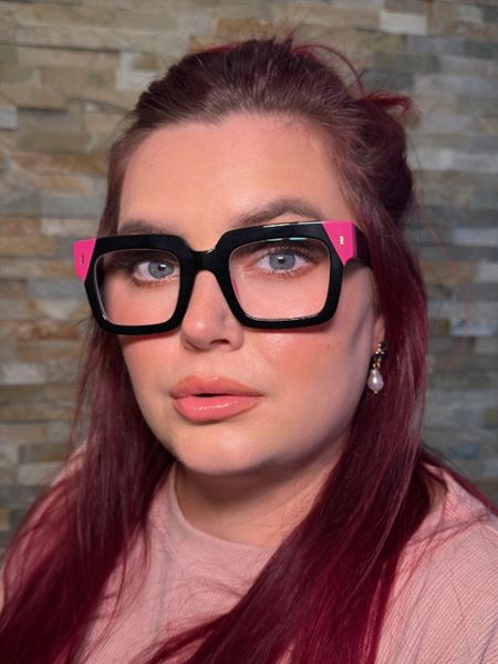 Sehr stilvolle Brille mit dickem Rand!0