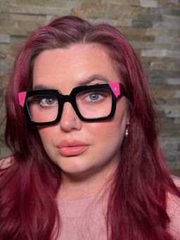 Sehr stilvolle Brille mit dickem Rand!1