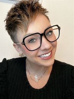 Stilvolle schwarze Brille. Es wird nie alt!0