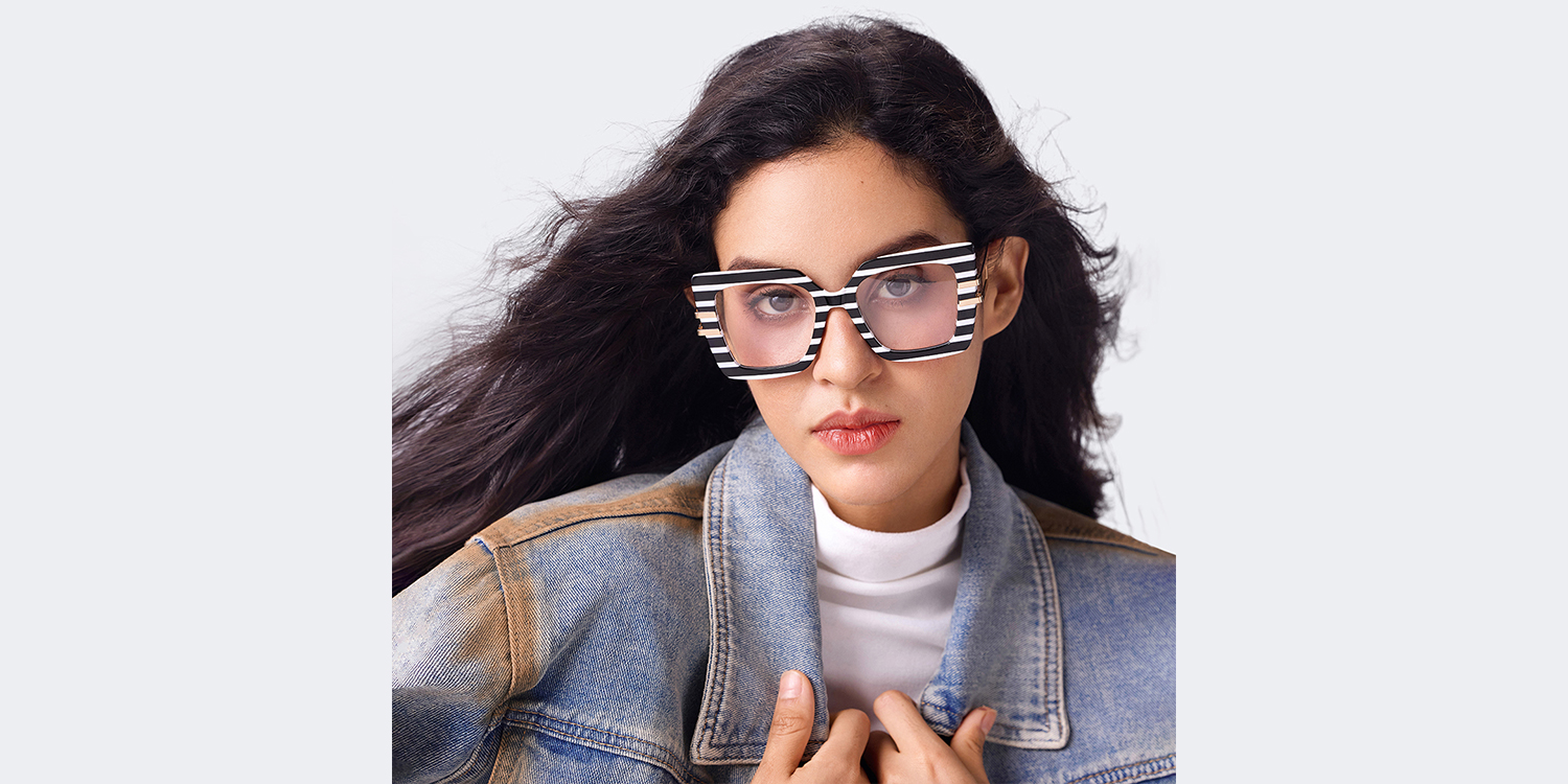Poutine Schwarz-Weiß Quadratisch Brille2